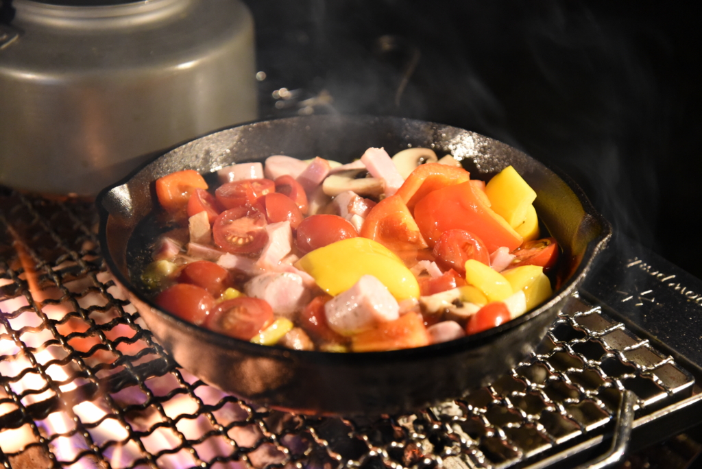 キャンプのずぼら簡単料理 スキレットでおしゃれご飯│ママはずぼら