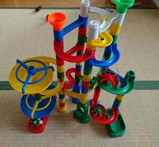 空間認識能力を高める ピタゴラスイッチ好きに激押し ひたすら遊び続ける知育トイ おもちゃはこれ ママはずぼら ファミリーキャンプを応援するブログ