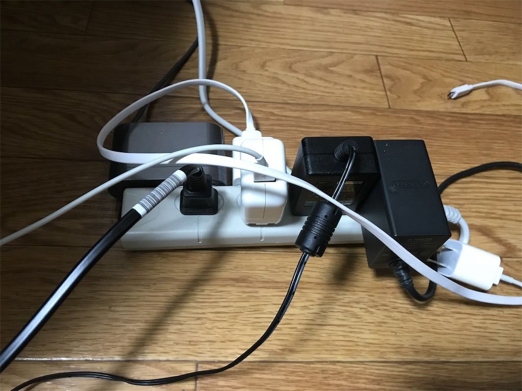 Usb充電の配線ごちゃごちゃ 少しはマシになる6ポートのusb充電器 Ankerpowerport6lite ママはずぼら ファミリーキャンプを応援するブログ Usb充電の配線ごちゃごちゃ 少しはマシになる6ポートのusb充電器 Ankerpowerport6lite ママはずぼら ファミリーキャンプを応援するブログ