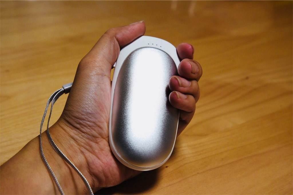 これがおすすめ！モバイルバッテリーにもなる充電式カイロ。通勤
