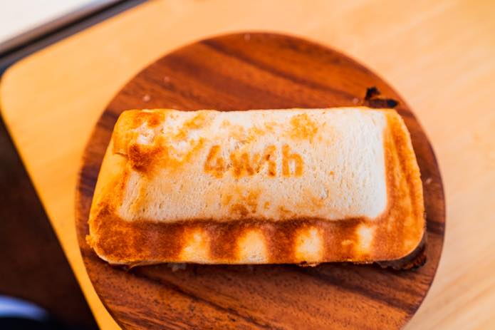 4w1hホットサンドソロ】食パン一枚切らずに焼ける、全キャンパーに